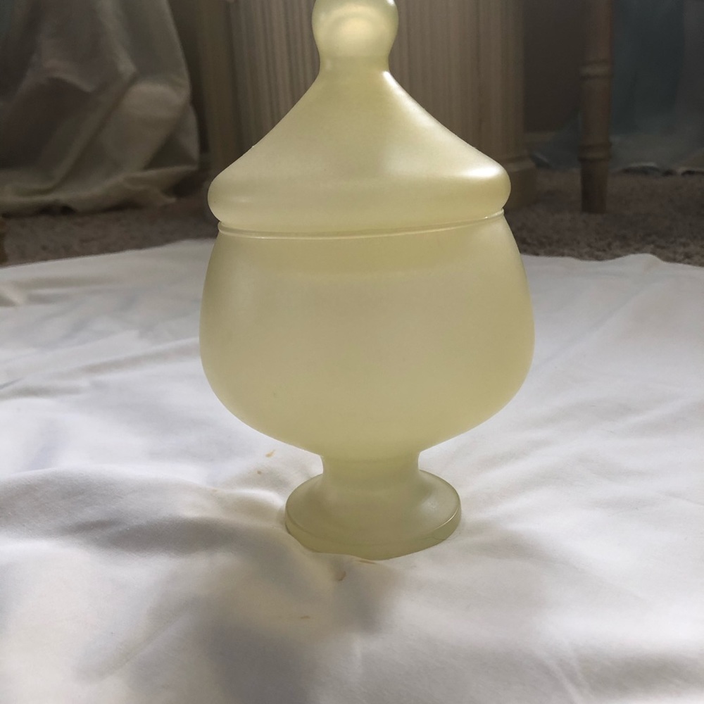 VINTAGE NWOT YELLOW GLASS BOTTLE - Picture 7 of 8